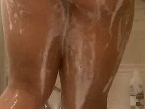 CD Rachel in shower